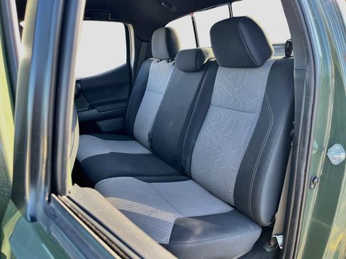 Used 2022 Toyota Tacoma TRD Off-Road AWD/4WD image 22
