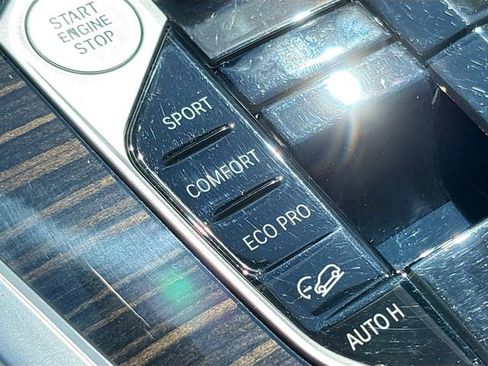 Used 2025 BMW X7 xDrive40i image 32