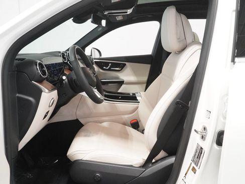 Used 2026 Mercedes-Benz GLC 300 4MATIC image 11