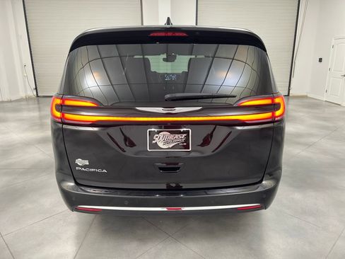 Used 2025 Chrysler Pacifica Select FWD image 6