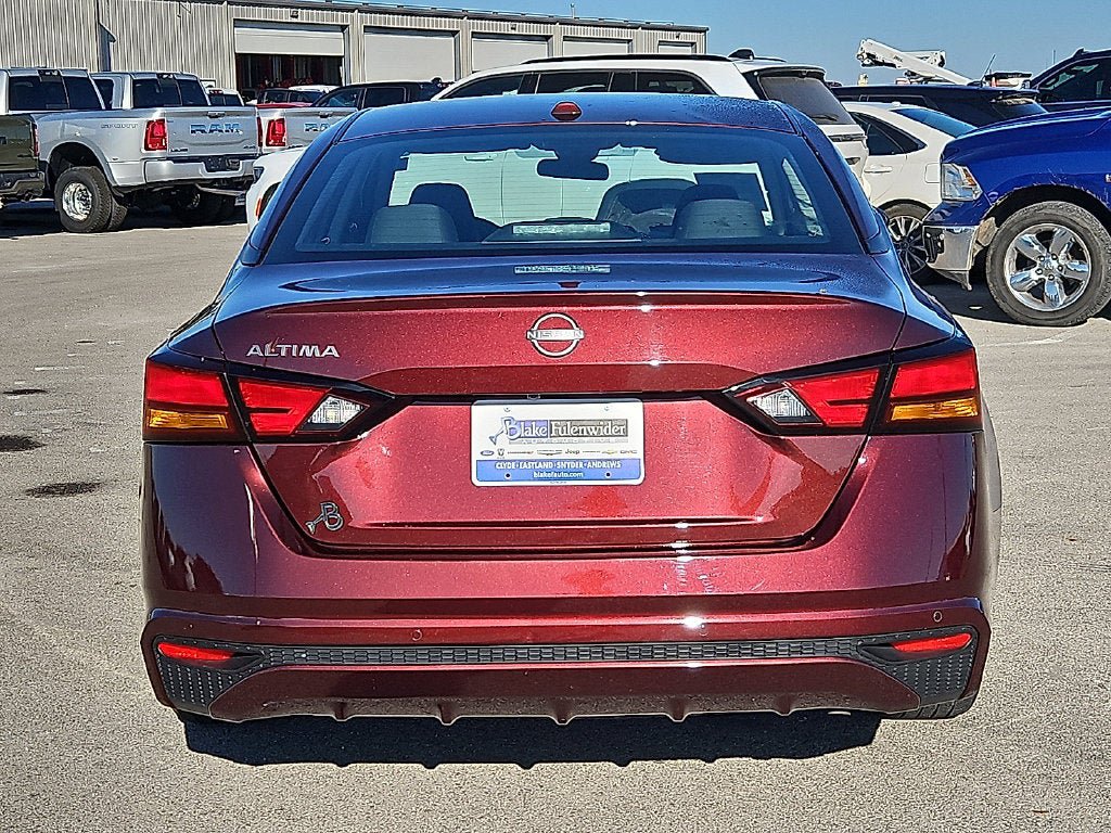 Used 2025 Nissan Altima 2.5 SV FWD image 6