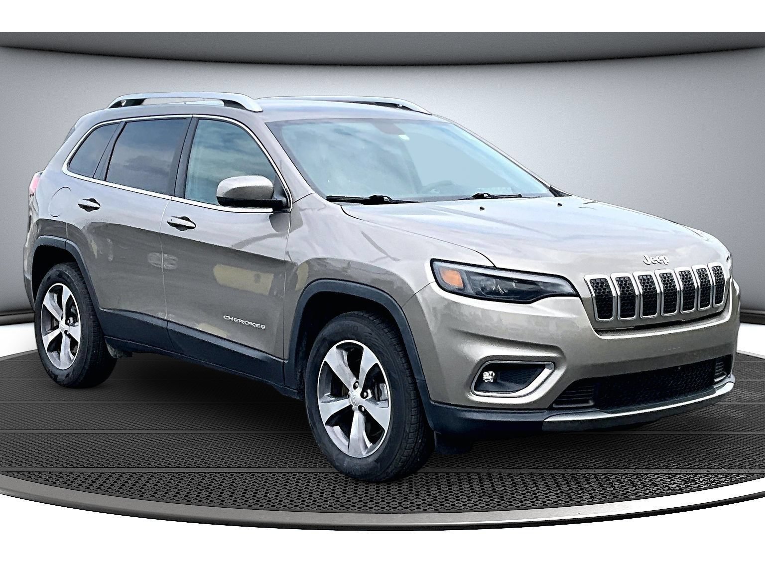 Used 2019 Jeep Cherokee Limited AWD/4WD image 2