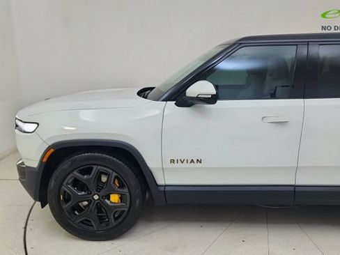 Used 2025 Rivian R1S Premium AWD/4WD image 4
