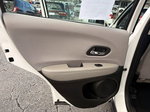 Used 2017 Honda HR-V LX image 12