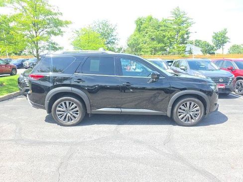Certified 2025 Nissan Pathfinder SL w/ SL Premium Package AWD/4WD image 3