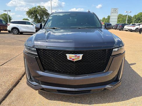 Used 2022 Cadillac Escalade Sport w/ Touring Package AWD/4WD image 3