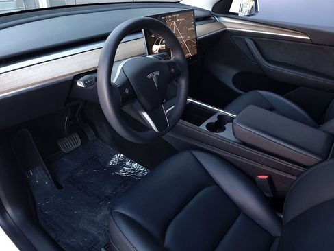 Used 2023 Tesla Model Y Long Range image 9