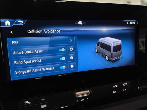 Used 2025 Mercedes-Benz Sprinter 2500 image 31