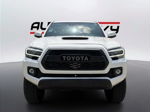 Used 2022 Toyota Tacoma TRD Sport w/ Technology Package AWD/4WD image 2