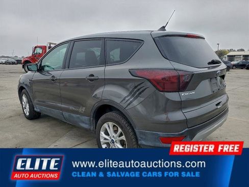 Used 2019 Ford Escape SE image 4