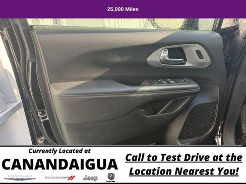 Used 2023 Chrysler Pacifica Touring-L w/ S Appearance Package image 10