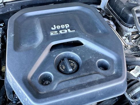 Used 2022 Jeep Wrangler Unlimited Rubicon w/ Cold Weather Group AWD/4WD image 29