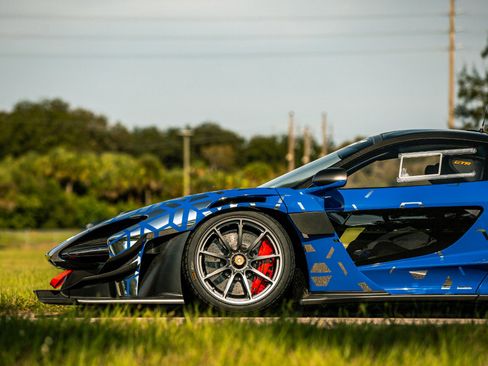 Used 2020 McLaren Senna image 12