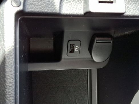 Used 2020 Nissan Rogue Sport SV image 25