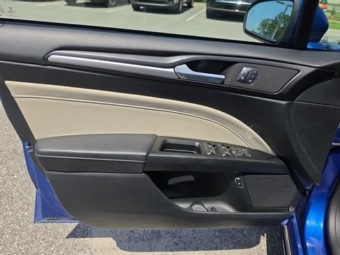 Used 2018 Ford Fusion Titanium FWD image 17
