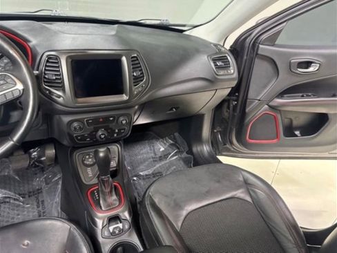 Used 2018 Jeep Compass Trailhawk w/ Navigation Group AWD/4WD image 21