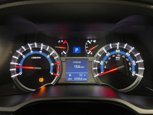 Used 2018 Toyota 4Runner TRD Off-Road Premium AWD/4WD image 12