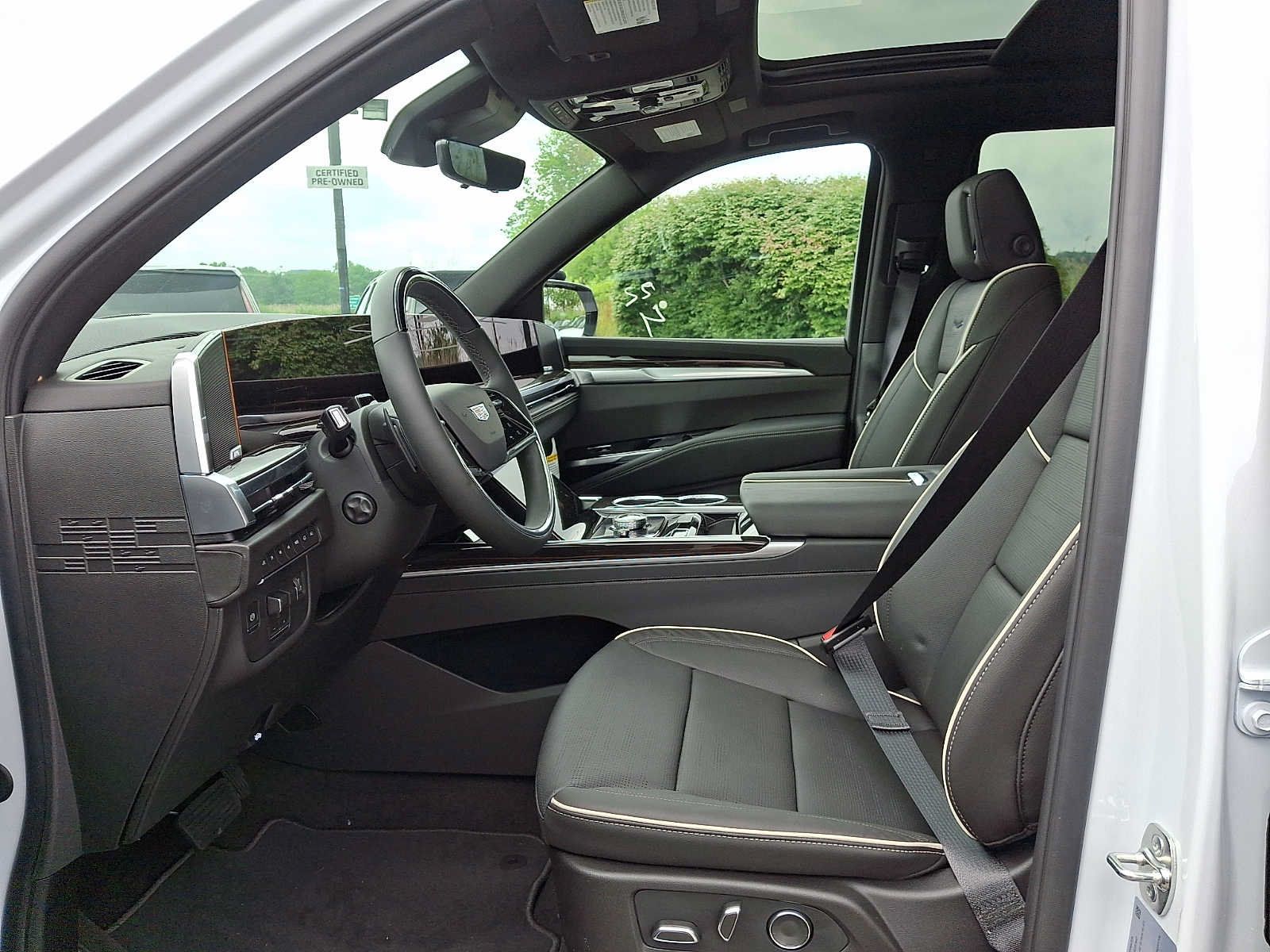 Used 2026 Cadillac Escalade Luxury w/ Touring Package AWD/4WD image 14