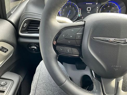 Used 2024 Chrysler Pacifica Limited w/ S Appearance Package image 21