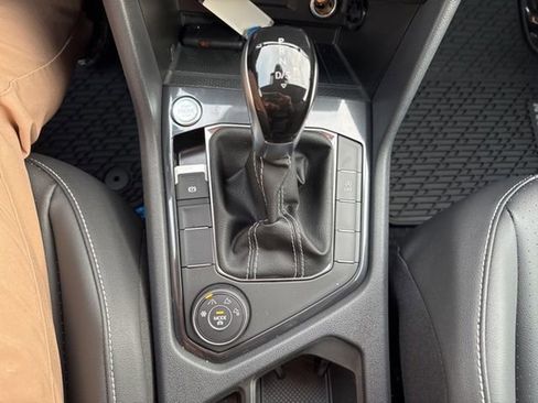 New 2024 Volkswagen Tiguan SE image 26