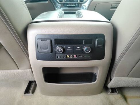 Used 2016 Chevrolet Suburban LT RWD image 27