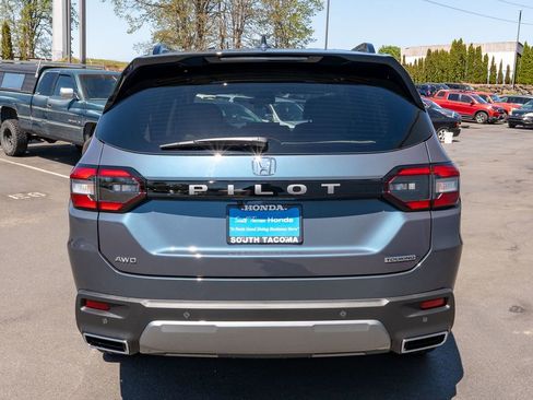 New 2026 Honda Pilot Touring image 7