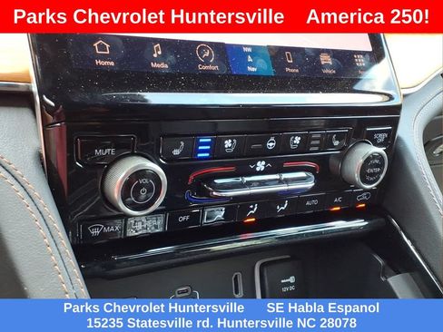 Used 2023 Jeep Grand Cherokee L Summit AWD/4WD image 7