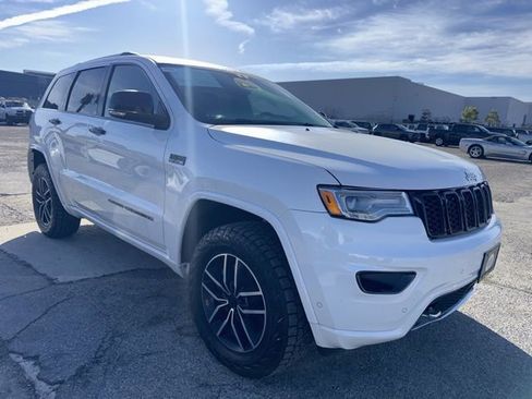 Used 2019 Jeep Grand Cherokee Overland image 3