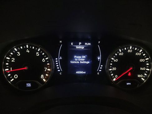 Used 2020 Jeep Renegade Latitude w/ Safety & Security Group II FWD image 23