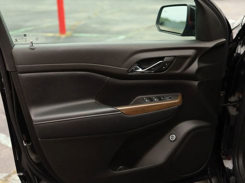 Used 2020 GMC Acadia SLE w/ Driver Convenience Package image 10