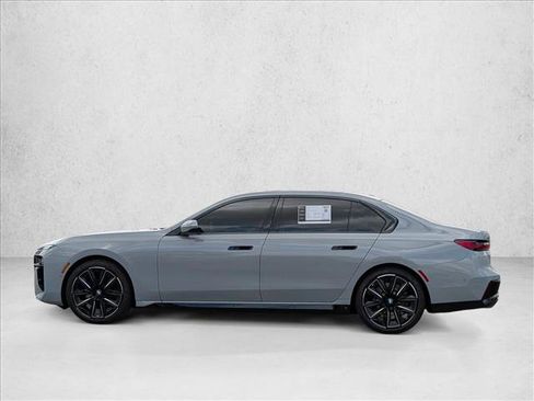 Used 2025 BMW 760i xDrive w/ Executive Package AWD/4WD image 9