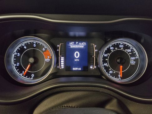 Used 2021 Jeep Cherokee Latitude Plus image 23