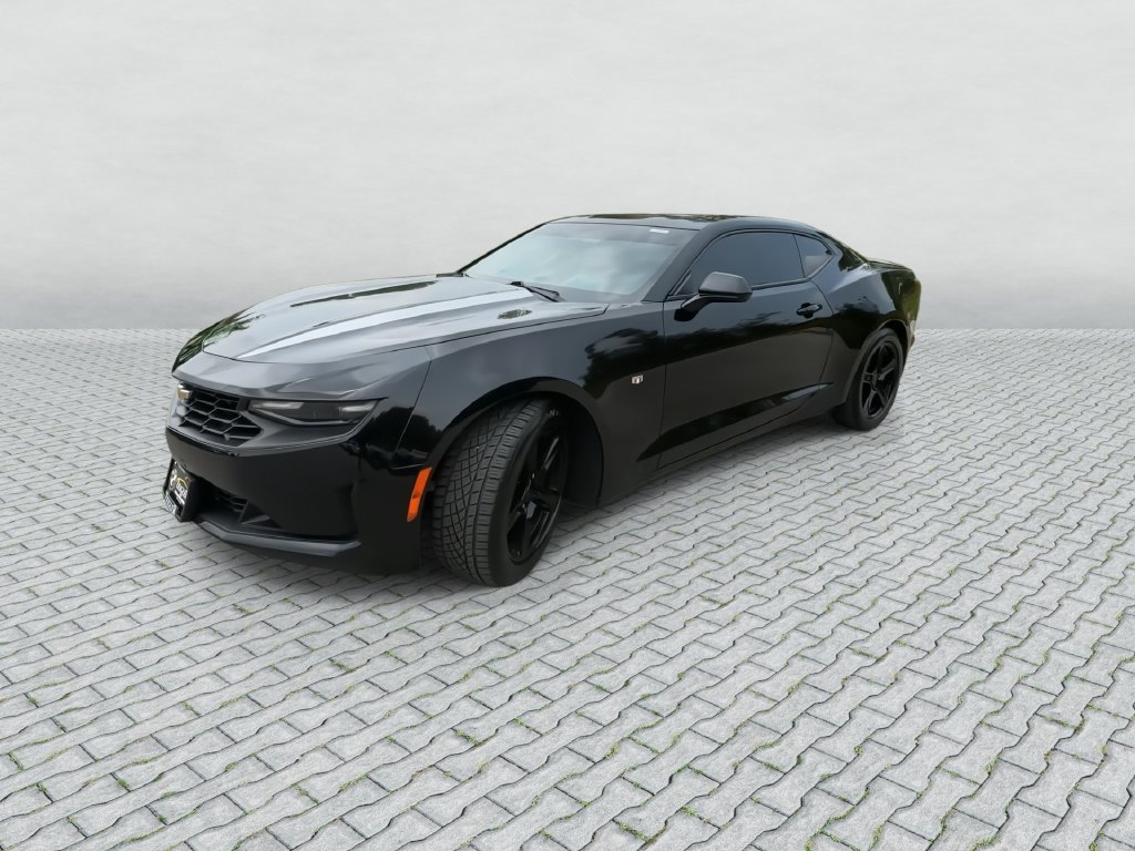 Used 2023 Chevrolet Camaro LT w/ Technology Package RWD image 4