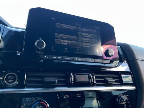 Used 2024 Nissan Pathfinder SV image 16