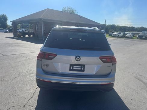 Used 2024 Volkswagen Tiguan SE image 5