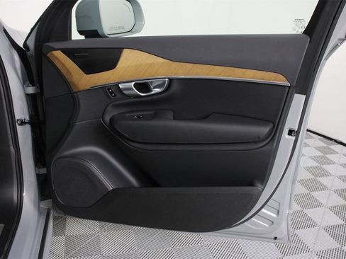 Certified 2024 Volvo XC90 T8 Plus w/ Protection Package Premier image 21