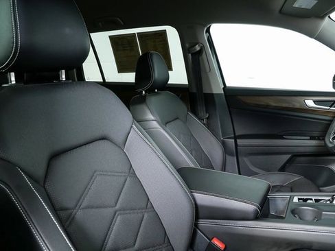 Certified 2025 Volkswagen Atlas SE image 13