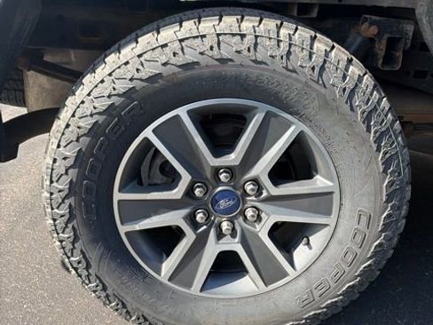 Used 2016 Ford F150 XLT w/ Equipment Group 302A Luxury AWD/4WD image 8