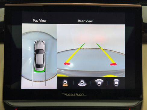 Used 2022 Maserati Quattroporte Modena Q4 image 35