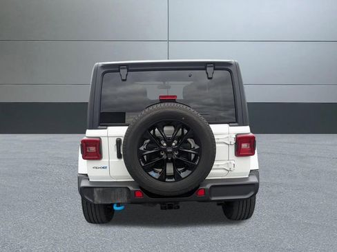 Used 2023 Jeep Wrangler Unlimited Sahara w/ Cold Weather Group AWD/4WD image 5