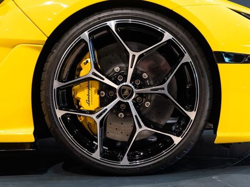 Used 2026 Lamborghini Revuelto AWD/4WD image 15