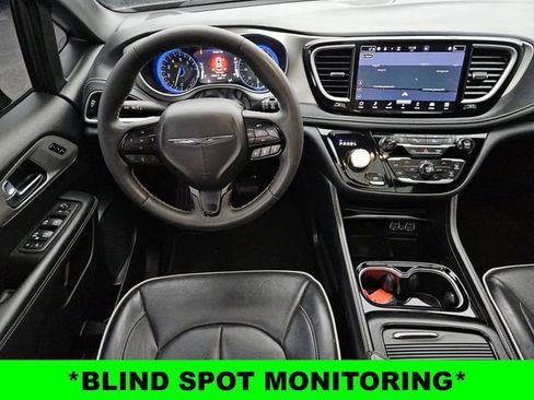 Used 2023 Chrysler Pacifica Limited w/ S Appearance Package image 5