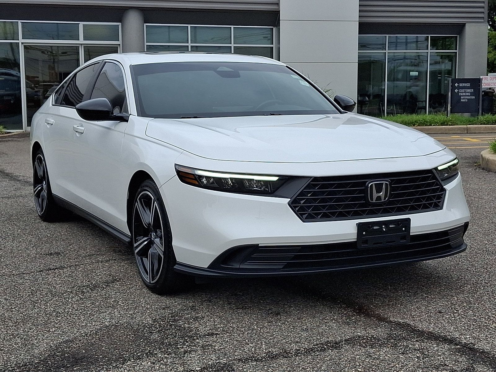 Used 2025 Honda Accord Sport image 2