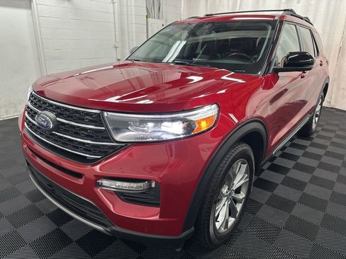Used 2023 Ford Explorer XLT w/ Equipment Group 202A AWD/4WD image 4
