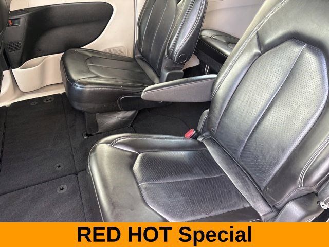 Used 2023 Chrysler Pacifica Touring-L FWD image 28