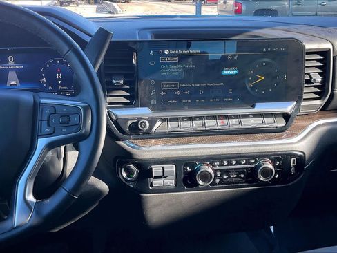 Used 2025 Chevrolet Silverado 1500 LT RWD image 7