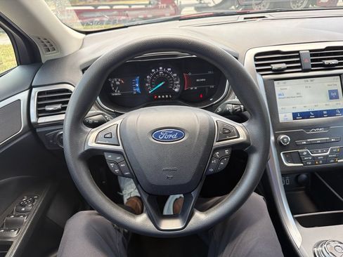 Used 2020 Ford Fusion SE FWD image 13