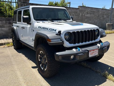 Used 2024 Jeep Wrangler Unlimited Rubicon 4xe AWD/4WD image 3