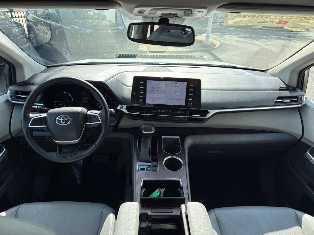 Certified 2023 Toyota Sienna XLE FWD image 19