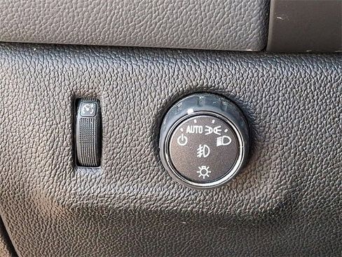 Used 2018 Chevrolet Colorado Z71 w/ Centennial Edition image 24